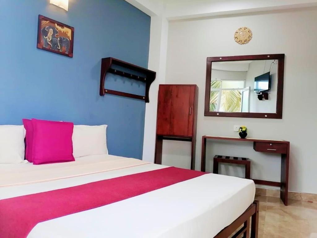 Mountain View Hotel Kandy Exterior photo
